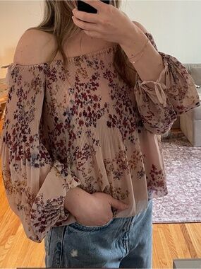 Wilfred Aritzia Off-Shoulder Floral Peasant Top in Blush